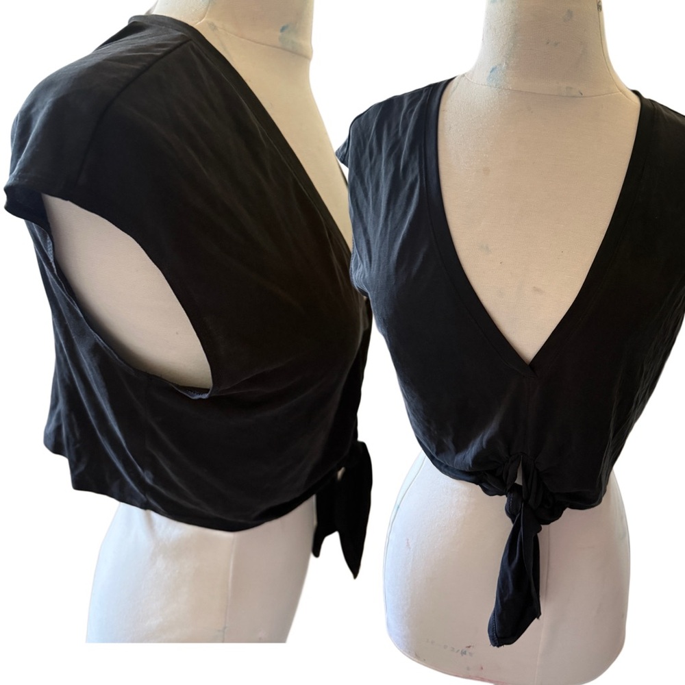 New super soft sleeveless Forever 21 Black Tie-Front Tank Top womens sz m